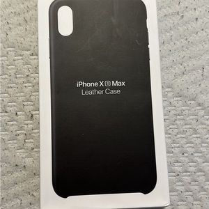 A iPhone s max leather phone case never used